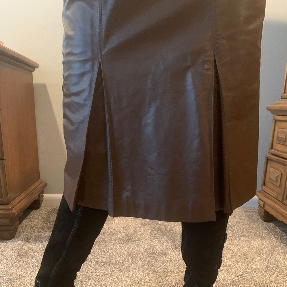Vintage Etienne Aigner Genuine Leather Skirt side zip button Brown Size 10 - Picture 7 of 17